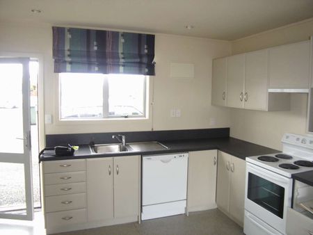 Affordable student accommodation close to S.I.T! - Photo 4