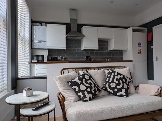 Room in a Shared Flat, Springbank Road, SE13 - Photo 1