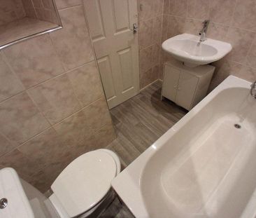 3 bedroom terraced house to rent - Photo 6