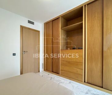 Temporary Rental Only: Luxurious 3 Bedroom Seafront Apartment - Photo 3