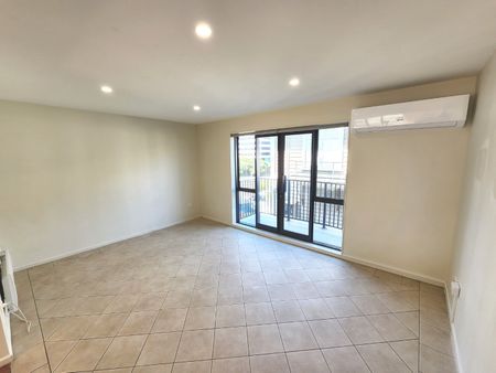 PRIME INNER-CITY LIVING! - Photo 3