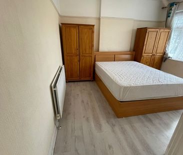 Room in a Shared House, Fieldend Road, SW16 - Photo 2