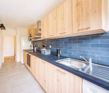 Location Appartement 1 pièce 76m² ST DENIS 97400 - Photo 4