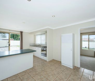 Tidy & Ideally Located Opposite a Family-Friendly Park - Photo 2