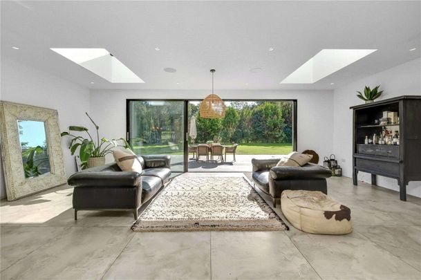 Stylish family home with separate annexe. Set in 1.5 acres of private gardens with tennis court. Situated on the sought after Burhill Private Estate overlooking fields. - Photo 1