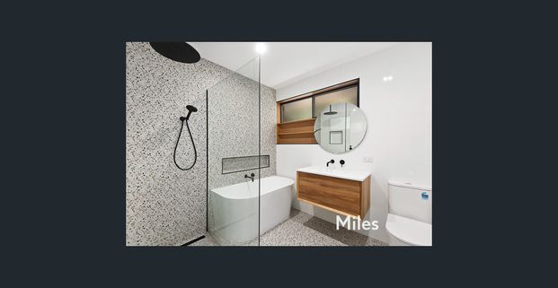 GEM IN THE HEART OF IVANHOE - Photo 1