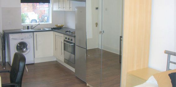 Flat 2, 26 Kelso Road, LS2 9PR, Leeds - Photo 3