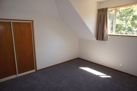 VERY PRIVATE & TIDY – 3 BEDROOM, 2 BATHROOM HOME - Photo 5