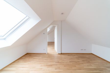 Großzügig geschnittene 4 Zimmer Maisonette Wohnung mit Balkon - Foto 4