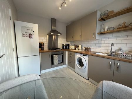 Apple Tree Close, Norton Fitzwarren, ..., Taunton - Photo 2