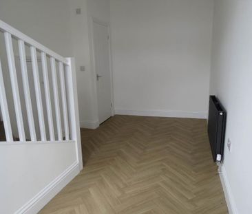 4 bedroom semi-detached house to rent - Photo 3