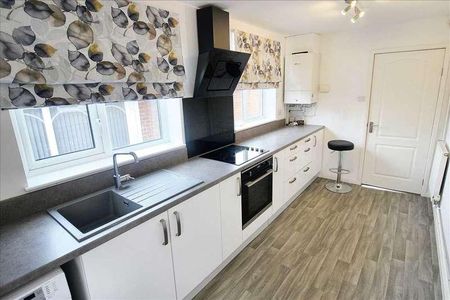 Moorfields Avenue, Eastwood, Nottingham, NG16 - Photo 5