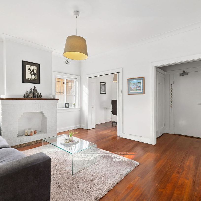 Fully Furnished Beachside Art Deco Charm Just Moments from Bondi Beach - Photo 1