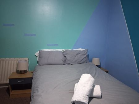 Room in a Shared Flat, Landguard Rd, SO15 - Photo 2