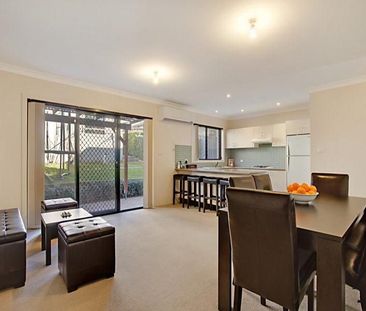 BEAUTIFULLY PRESENTED FAMILY HOME IN SOUGHT-AFTER WEST HOXTON - Photo 4