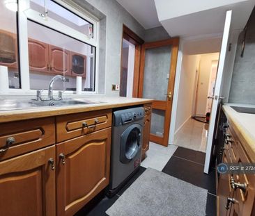 1 bedroom in a house share to rent - Photo 5