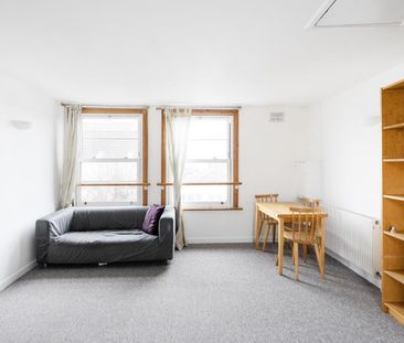 1 Bed Flat - Photo 2