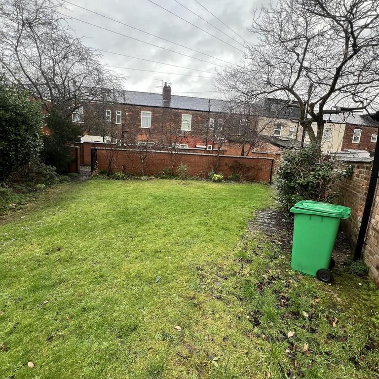 6 bedroom semi-detached house to rent - Photo 1