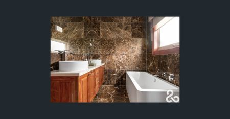 Stunning 3-Bedroom Unit in Vibrant Coburg North - Photo 3