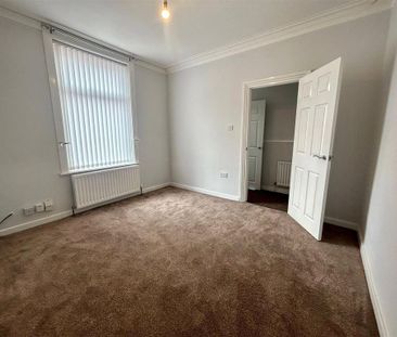 2 bedroom end of terrace house to rent - Photo 1