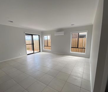 Modern & Low-Maintenance 3-Bedroom Family Home - Photo 2