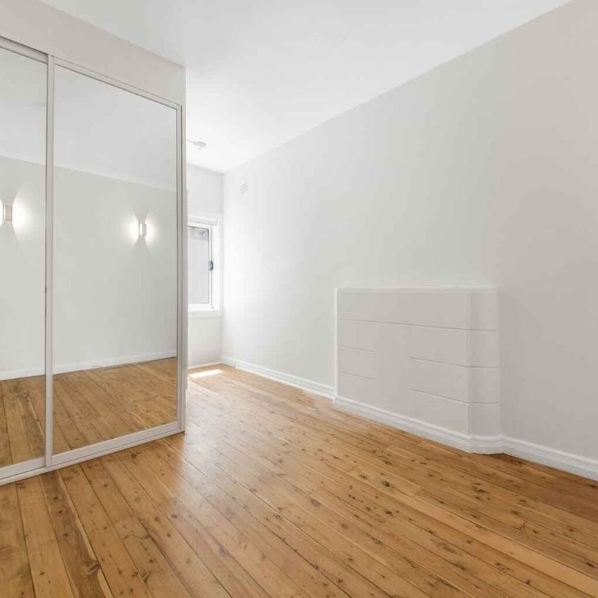 Beachfront 1 Bedroom Apartment with Stunning Views - Photo 1