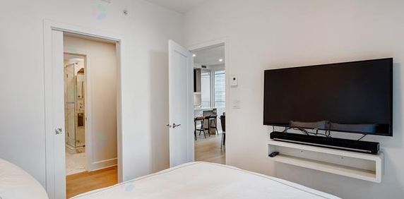 Spacieux condo 4 1/2 très bien situé au centre-ville. - Photo 2