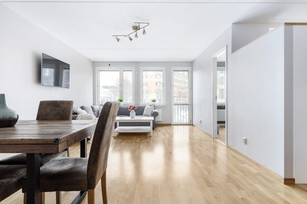 Götalandsvägen, Älvsjö - Photo 1