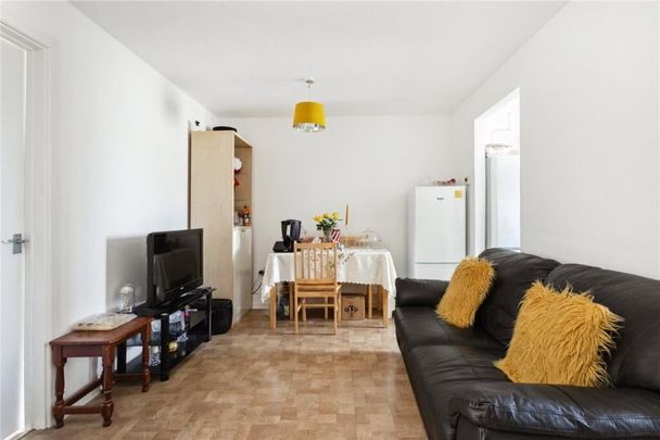 2 Bed Flat, Westcott Close, N15 - Photo 1