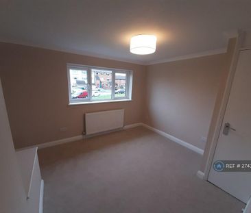 3 bedroom semi-detached house to rent - Photo 5