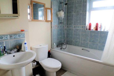 3 bedroom link detached house to rent - Photo 5