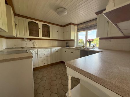 4 bedroom detached house to rent - Photo 5