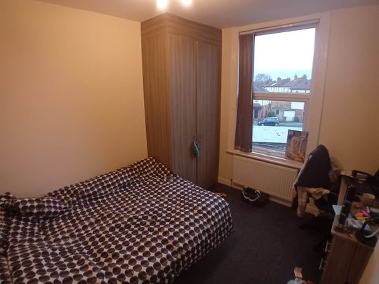 6 Bed - 72 Chapel Lane, Headingley, Leeds - LS6 3BW - Student - Photo 1