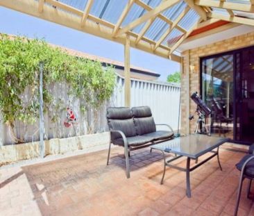 Well-Appointed Three-Bedroom Villa - Photo 2