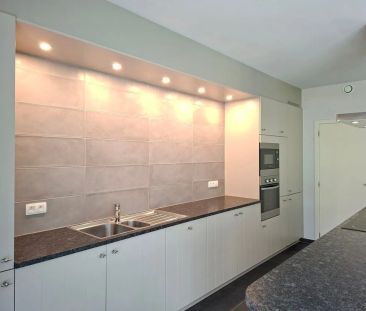 Modern en stijlvol gelijkvloers appartement net buiten Genk centrum - Photo 3