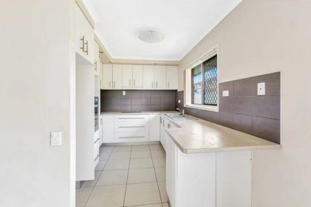 6 Aratula Street, Sunnybank Hills. - Photo 3