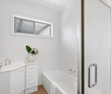 Gorgeous 3 Bedroom Home with Separate Home Office - Photo 4