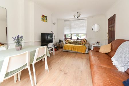 3 bedroom semi-detached house to rent - Photo 3