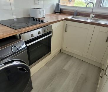 1 bedroom in a flat share to rent - Photo 3