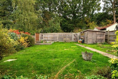 4 bedroom semi-detached house to rent - Photo 3