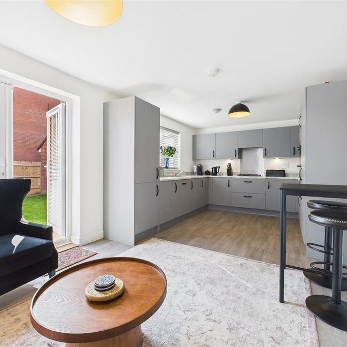 4 bedroom detached house to rent - Photo 1