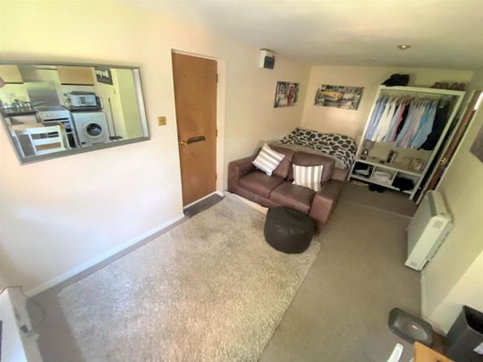 Studio to rent - Photo 1