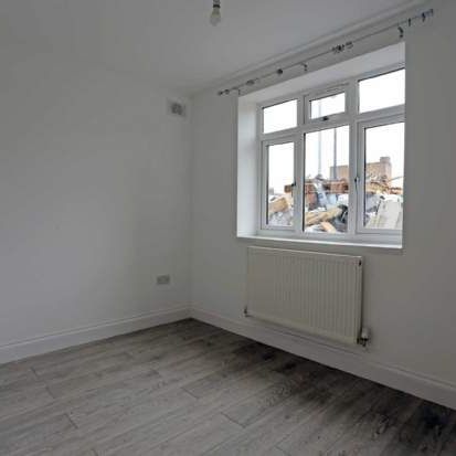 1 bedroom property to rent in Romford - Photo 1