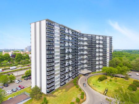 Champlain Towers - Photo 2