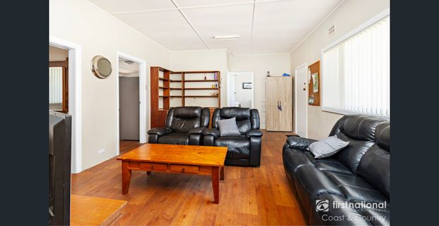 Fully Furnished Coastal Retreat – Short Term Lease Available - Photo 1