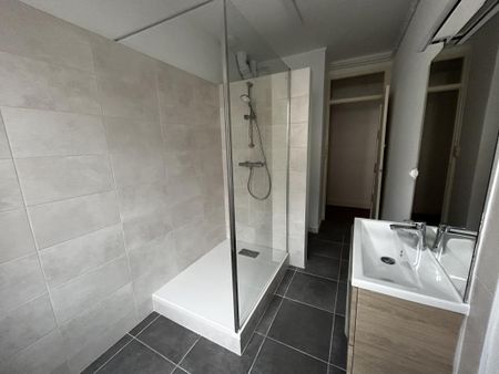 Location Appartement 3 pièces 67m² LE CREUSOT 71200 - Photo 5