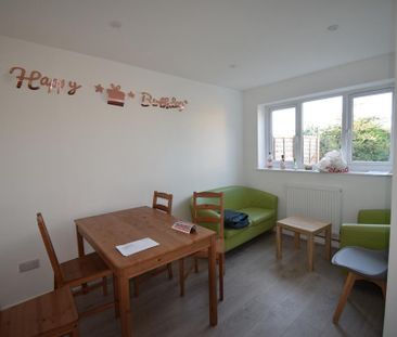 4 bedroom semi-detached bungalow to rent - Photo 1