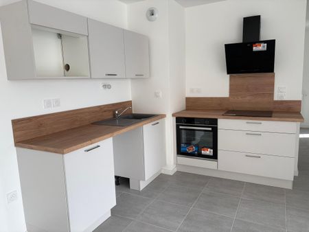 Location Appartement 4 pièces 91m² LA ROCHELLE 17000 - Photo 5