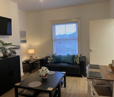Room 2: 108A High Street, Godalming, GU7 1DW - Photo 5