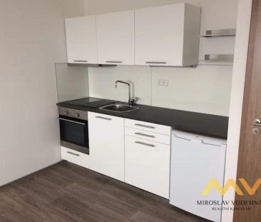 Pronájem rekonstruovaného bytu 1+kk, 30 m - Fotografie 3